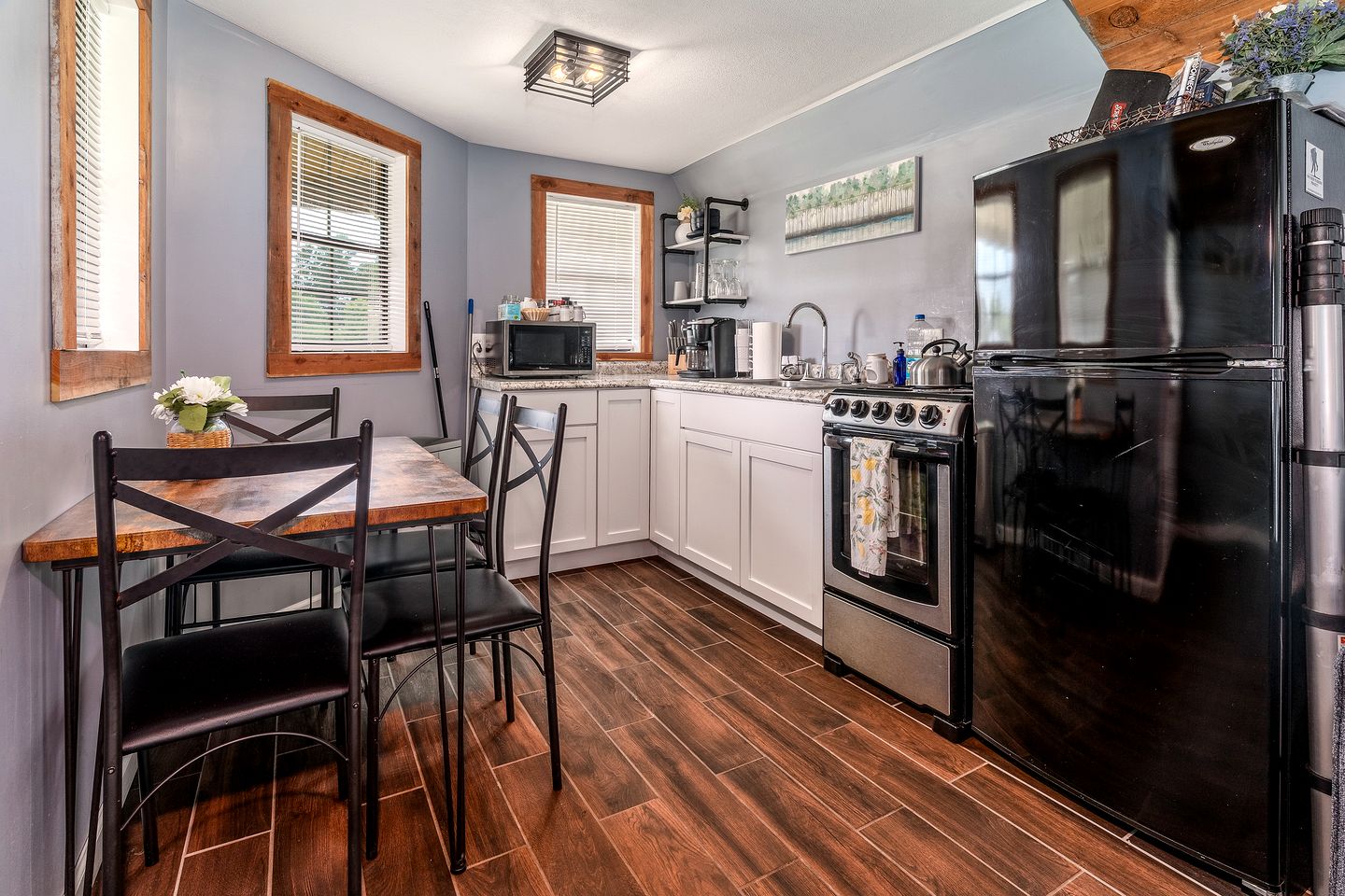 Serene Loft Cabin with Outdoor Grill and Fire Pit in Creal Springs, Illinois