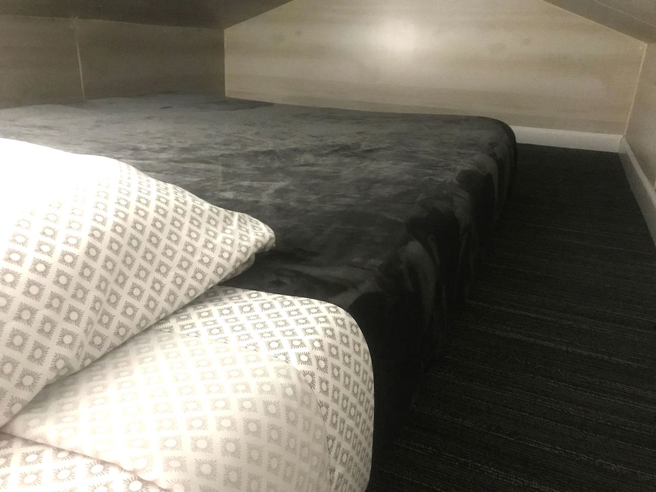 Serene Loft Cabin with Outdoor Grill and Fire Pit in Creal Springs, Illinois