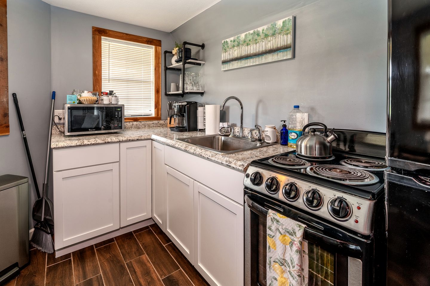 Serene Loft Cabin with Outdoor Grill and Fire Pit in Creal Springs, Illinois