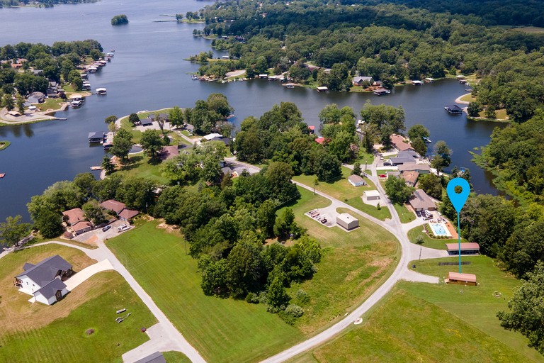 Cabins (United States of America, Creal Spring, Illinois)