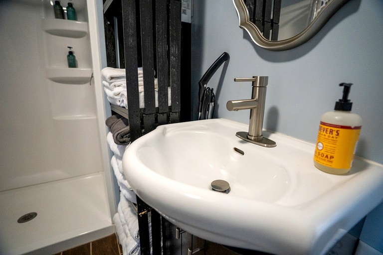 Cabins (United States of America, Creal Spring, Illinois)