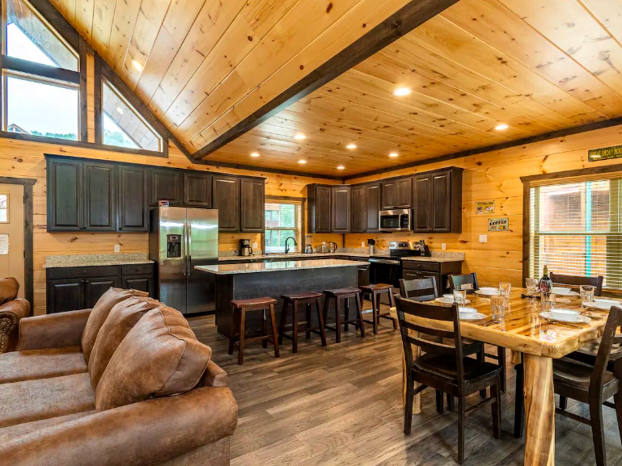 Spectacular Gatlinburg Cabin with Hot Tub & EV Charger near Great Smoky Mountains, Tennessee
