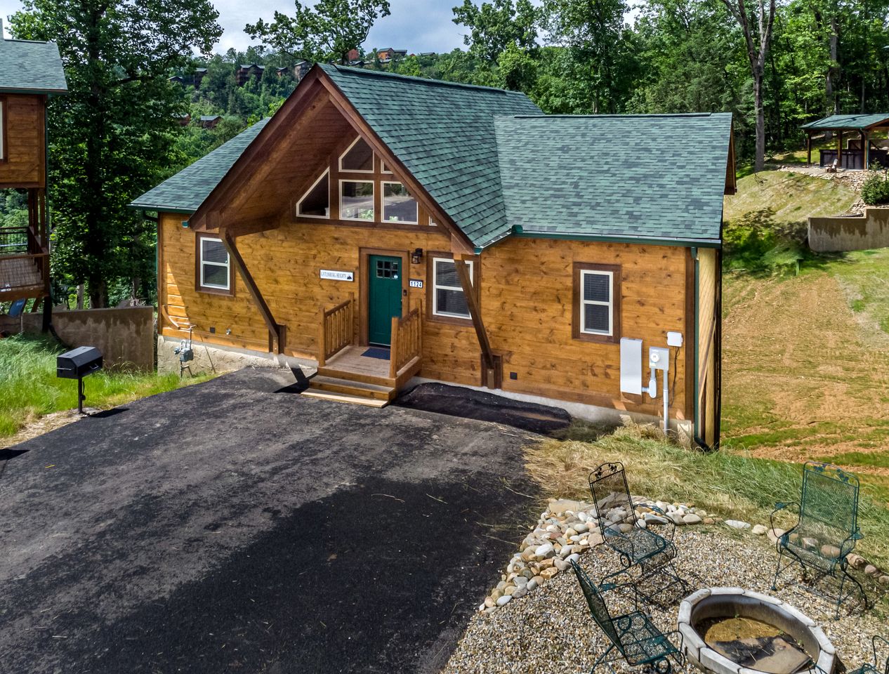 Spectacular Gatlinburg Cabin with Hot Tub & EV Charger near Great Smoky Mountains, Tennessee