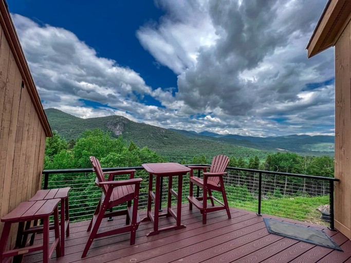 Serene Mountaintop Cabin with Breathtaking Views in Bartlett, New Hampshire