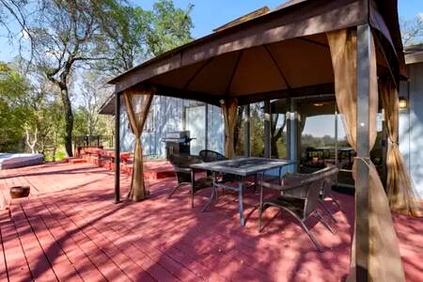 Your Perfect Getaway in Rough and Ready, CA