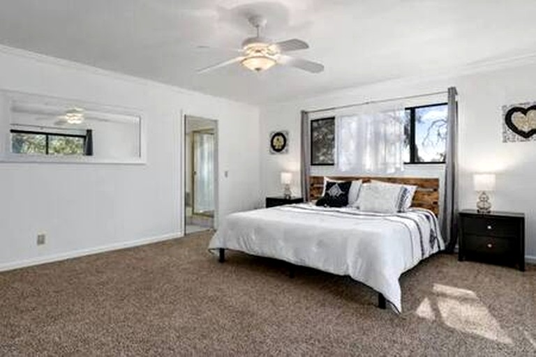 Vacation Rentals (United States of America, Rough and Ready, California)