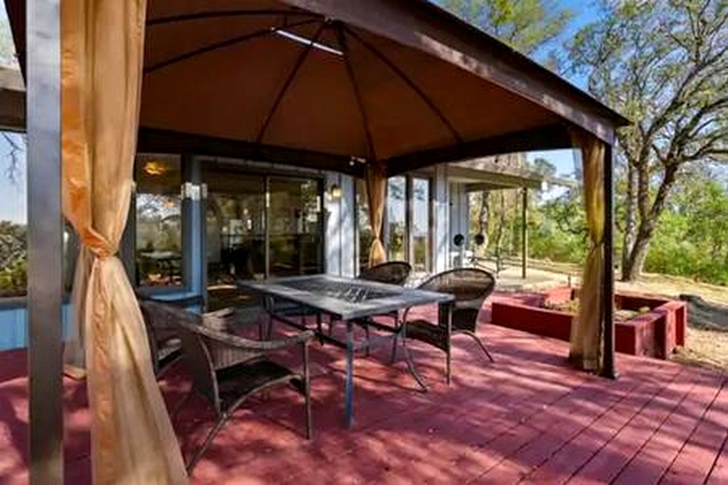 Your Perfect Getaway in Rough and Ready, CA