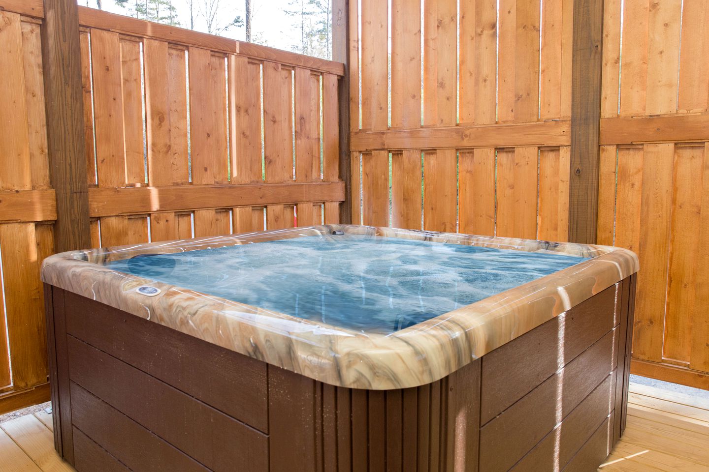 Luxury Glamping in Gatlinburg with Hot Tub and Home Cinema for Fun-Filled Escapes to Tennessee