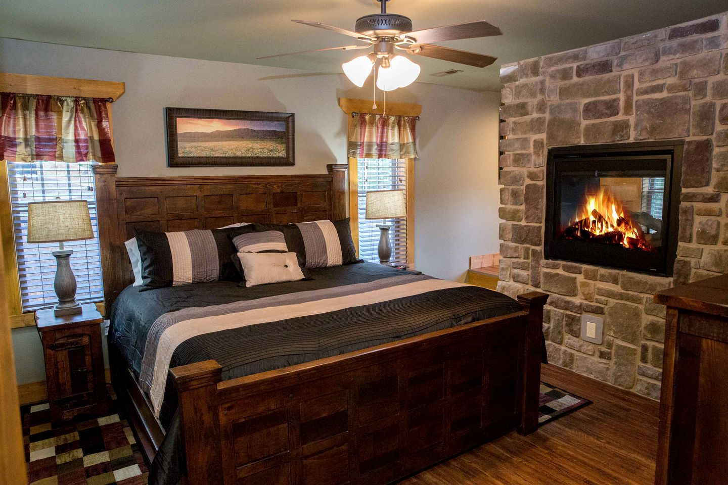 Luxury Glamping in Gatlinburg with Hot Tub and Home Cinema for Fun-Filled Escapes to Tennessee
