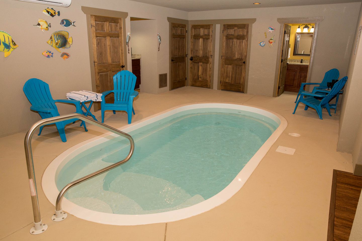 Luxury Glamping in Gatlinburg with Hot Tub and Home Cinema for Fun-Filled Escapes to Tennessee