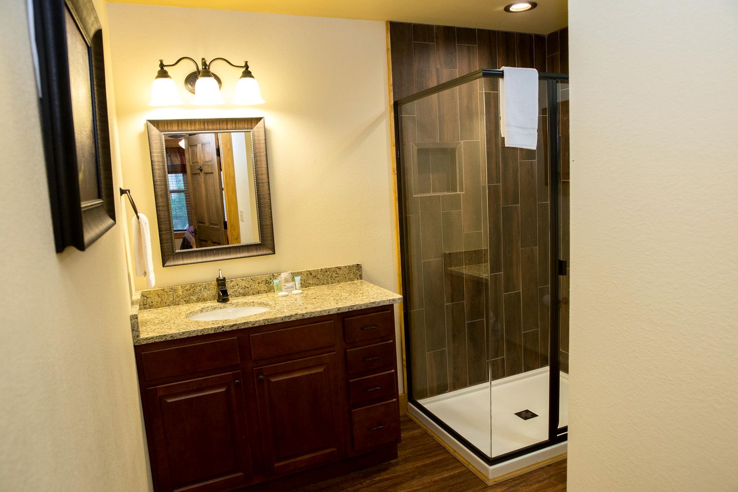 Luxury Glamping in Gatlinburg with Hot Tub and Home Cinema for Fun-Filled Escapes to Tennessee