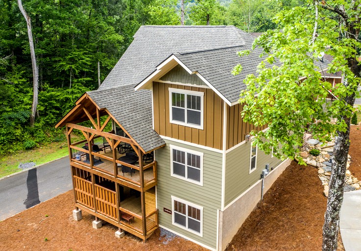 Luxury Glamping in Gatlinburg with Hot Tub and Home Cinema for Fun-Filled Escapes to Tennessee