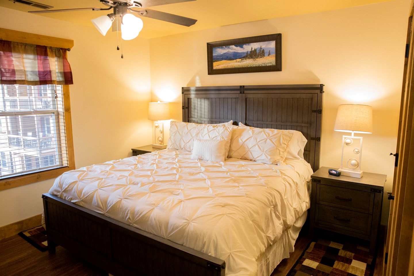 Luxury Glamping in Gatlinburg with Hot Tub and Home Cinema for Fun-Filled Escapes to Tennessee