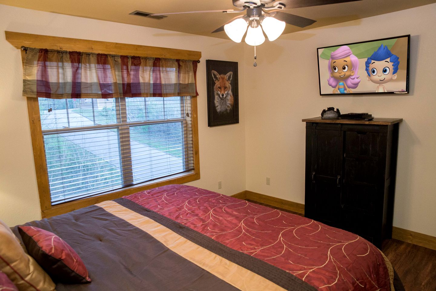 Luxury Glamping in Gatlinburg with Hot Tub and Home Cinema for Fun-Filled Escapes to Tennessee