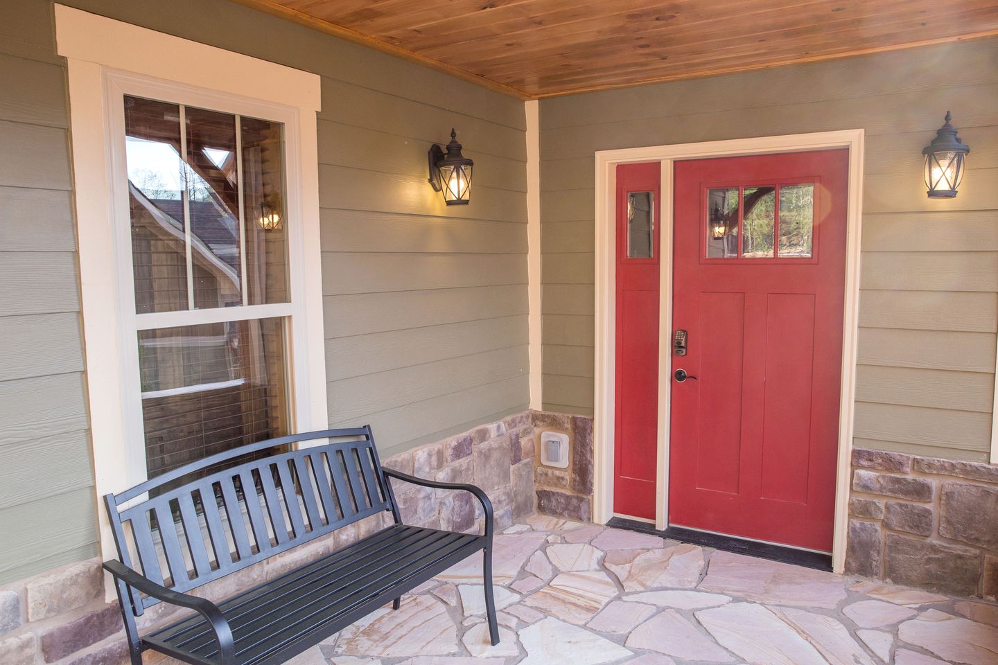 Luxury Glamping in Gatlinburg with Hot Tub and Home Cinema for Fun-Filled Escapes to Tennessee