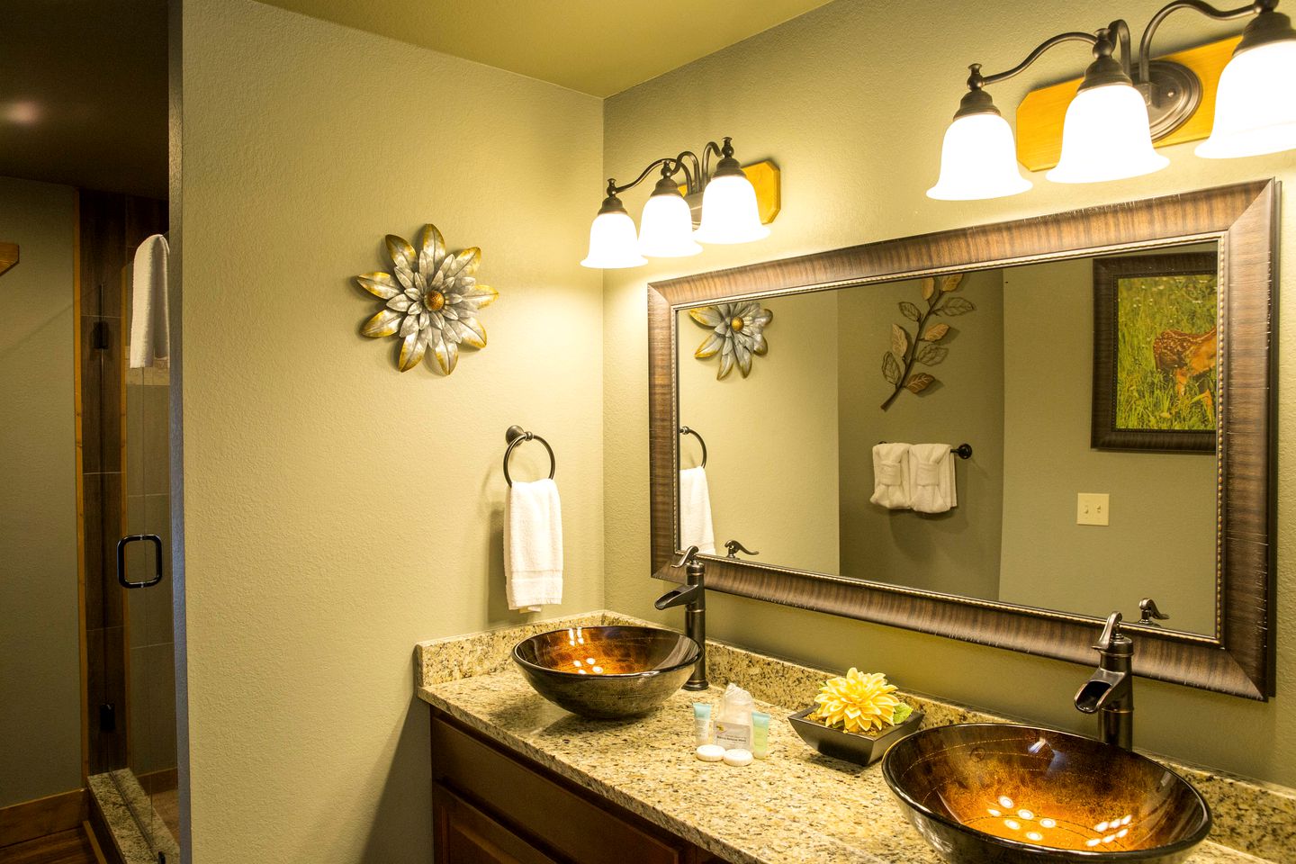 Luxury Glamping in Gatlinburg with Hot Tub and Home Cinema for Fun-Filled Escapes to Tennessee