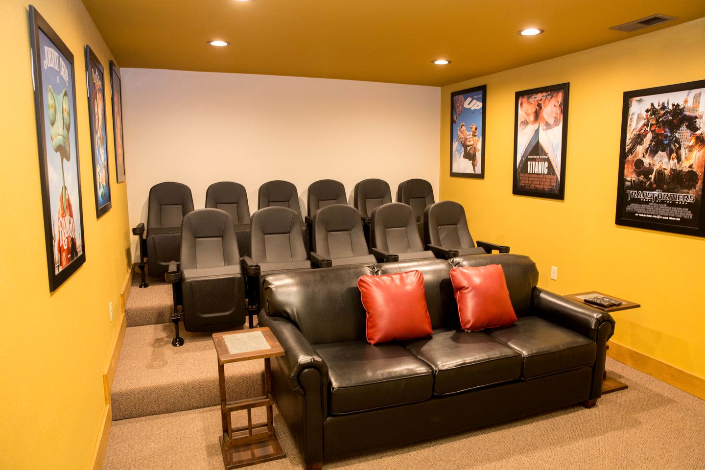 Luxury Glamping in Gatlinburg with Hot Tub and Home Cinema for Fun-Filled Escapes to Tennessee