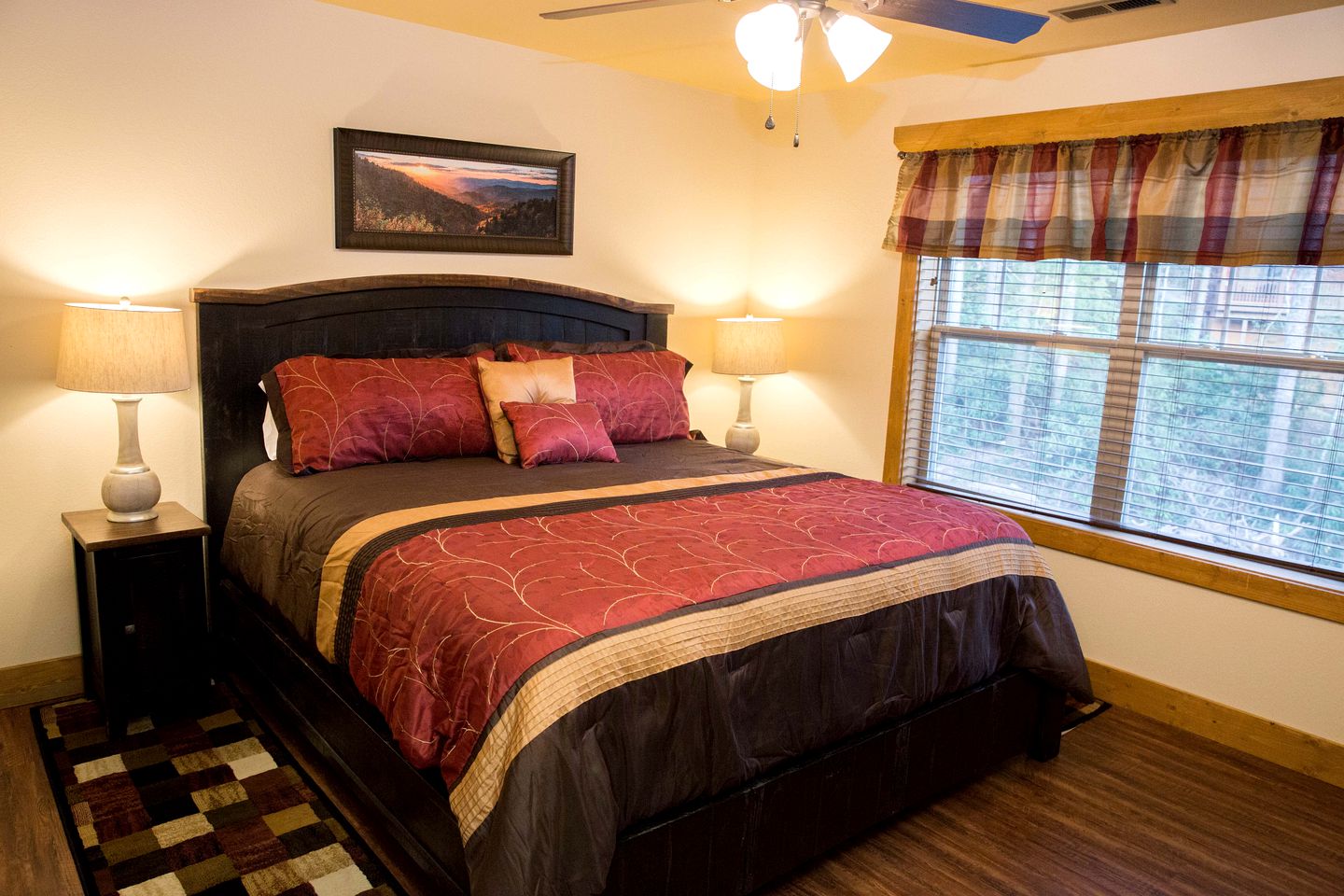 Luxury Glamping in Gatlinburg with Hot Tub and Home Cinema for Fun-Filled Escapes to Tennessee