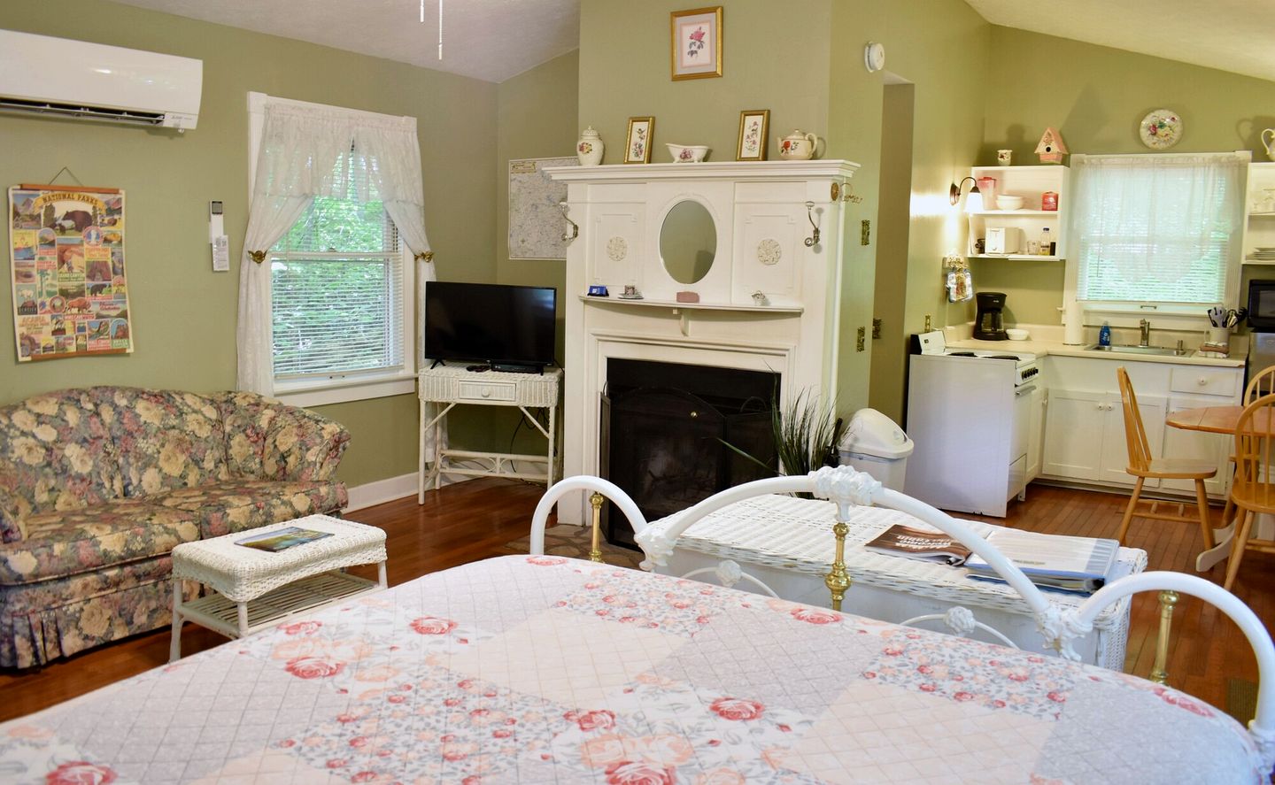 Serene and Pet Friendly Woodland Cottage, Nestled in the Blue Ridge Mountains of Georgia