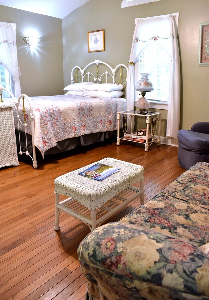 Serene and Pet Friendly Woodland Cottage, Nestled in the Blue Ridge Mountains of Georgia