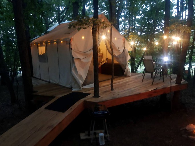 Safari Tents (United States of America, Grandview, Tennessee)