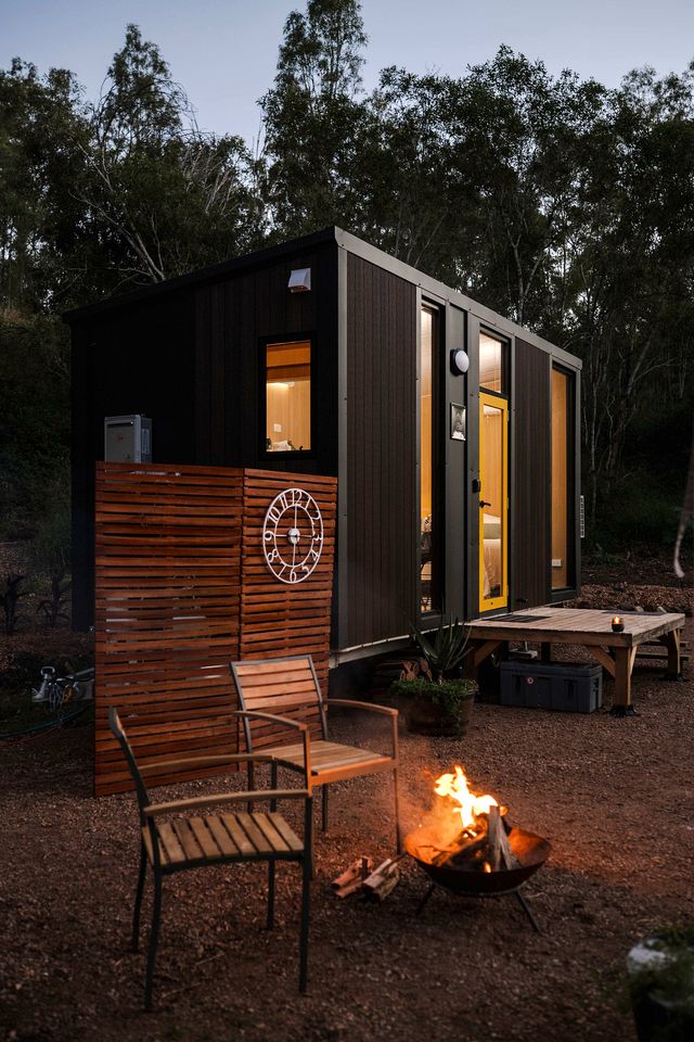 Serene Tiny Home Farm Stay with Creek Views near Toowoomba, Withcott QLD