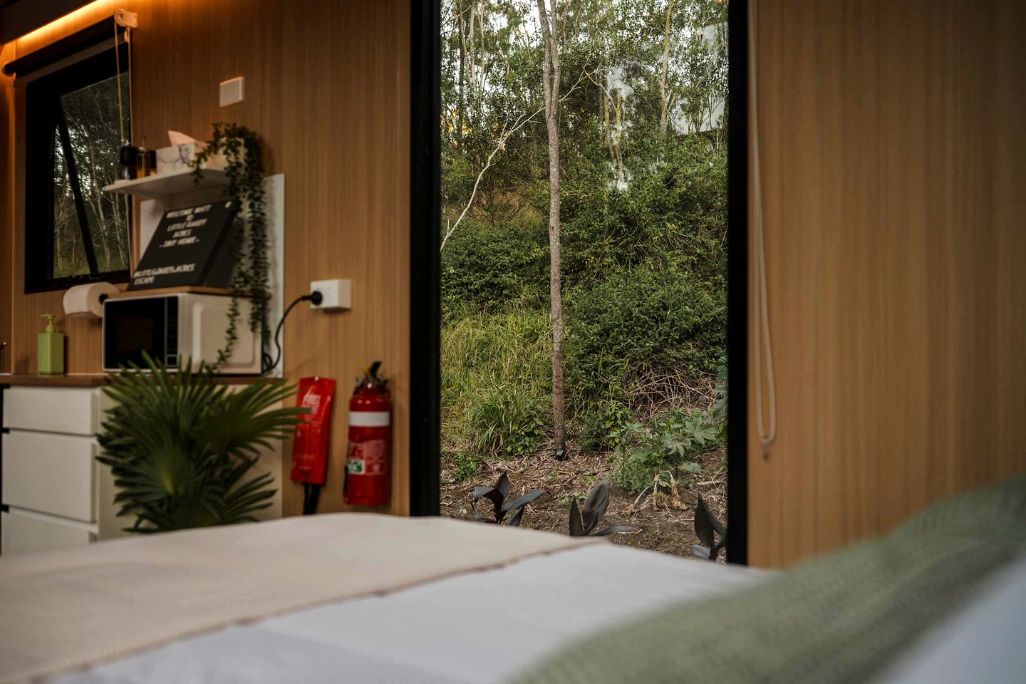 Serene Tiny Home Farm Stay with Creek Views near Toowoomba, Withcott QLD