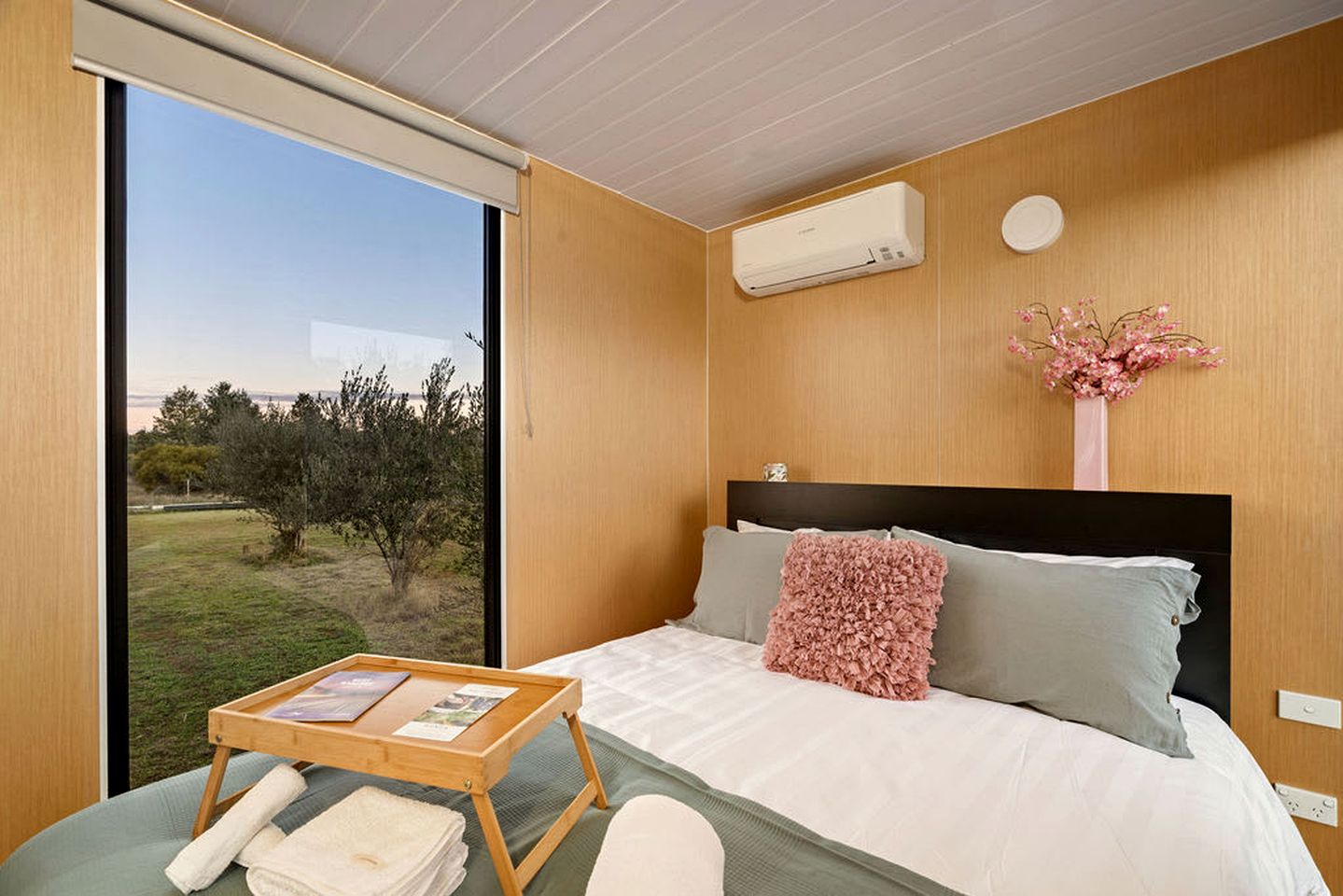 Serene Tiny House with Amazing Countryside Landscapes in New South Wales