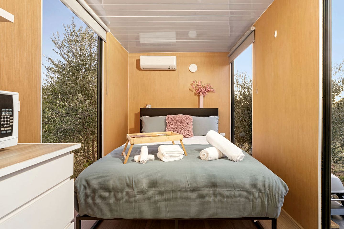 Serene Tiny House with Amazing Countryside Landscapes in New South Wales