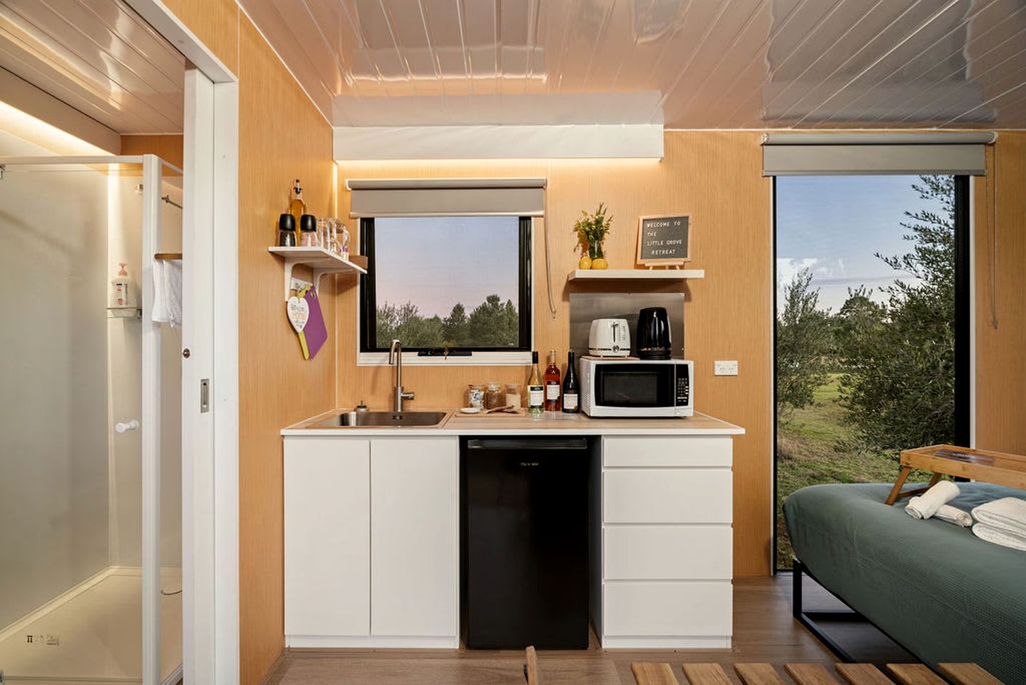 Serene Tiny House with Amazing Countryside Landscapes in New South Wales