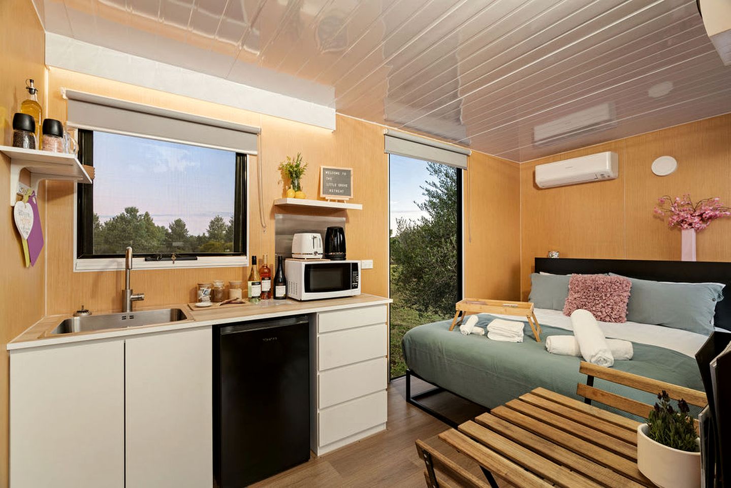 Serene Tiny House with Amazing Countryside Landscapes in New South Wales