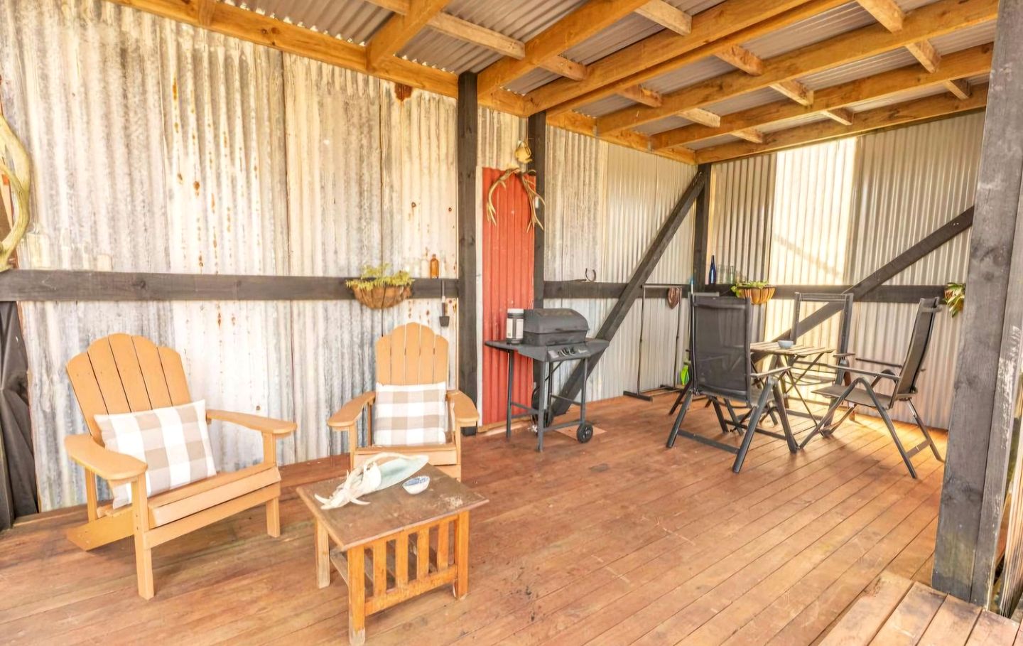 Serene Tiny House with Barbecue and Fire Pit in Hokitika, South Island