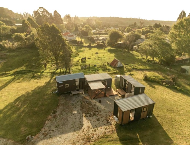 Tiny Houses (New Zealand, Hokitika, South Island)