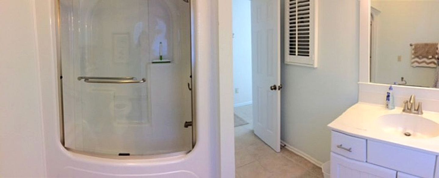 Beachfront Vacation Cottage with Superb Views in Holden Beach, North Carolina