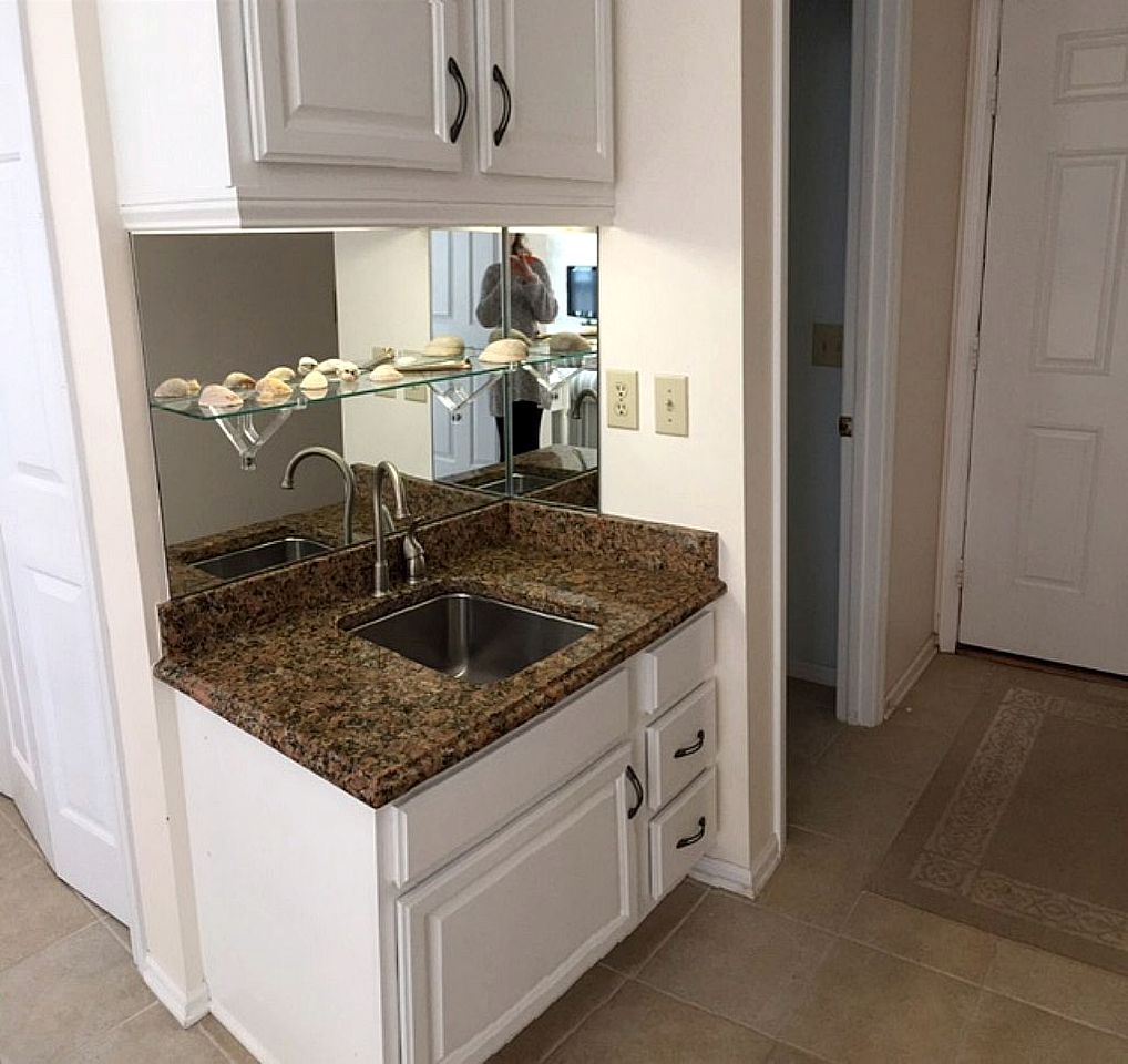 Beachfront Vacation Cottage with Superb Views in Holden Beach, North Carolina