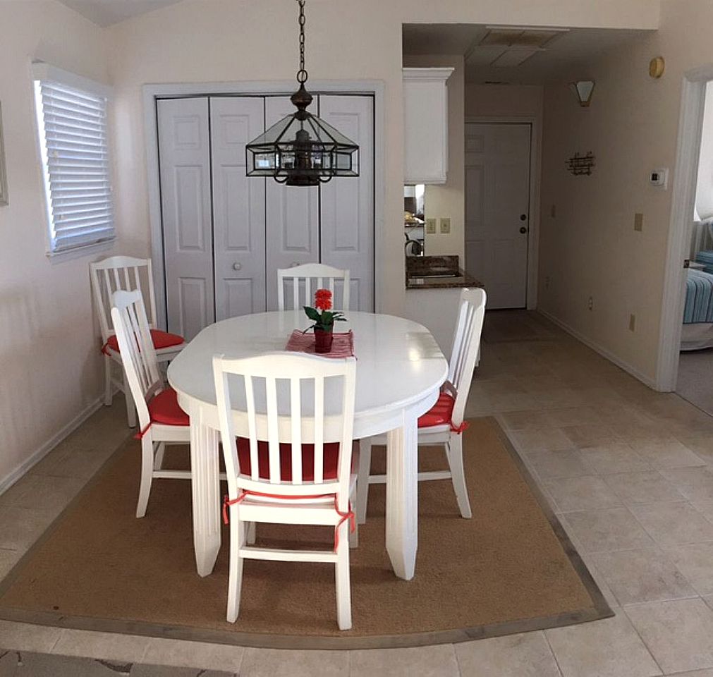 Beachfront Vacation Cottage with Superb Views in Holden Beach, North Carolina