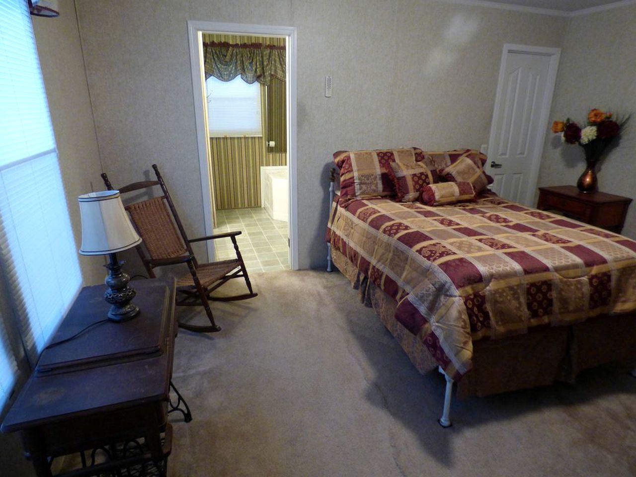 Secluded Cabin Rental on Working Farm near Columbus, Mississippi