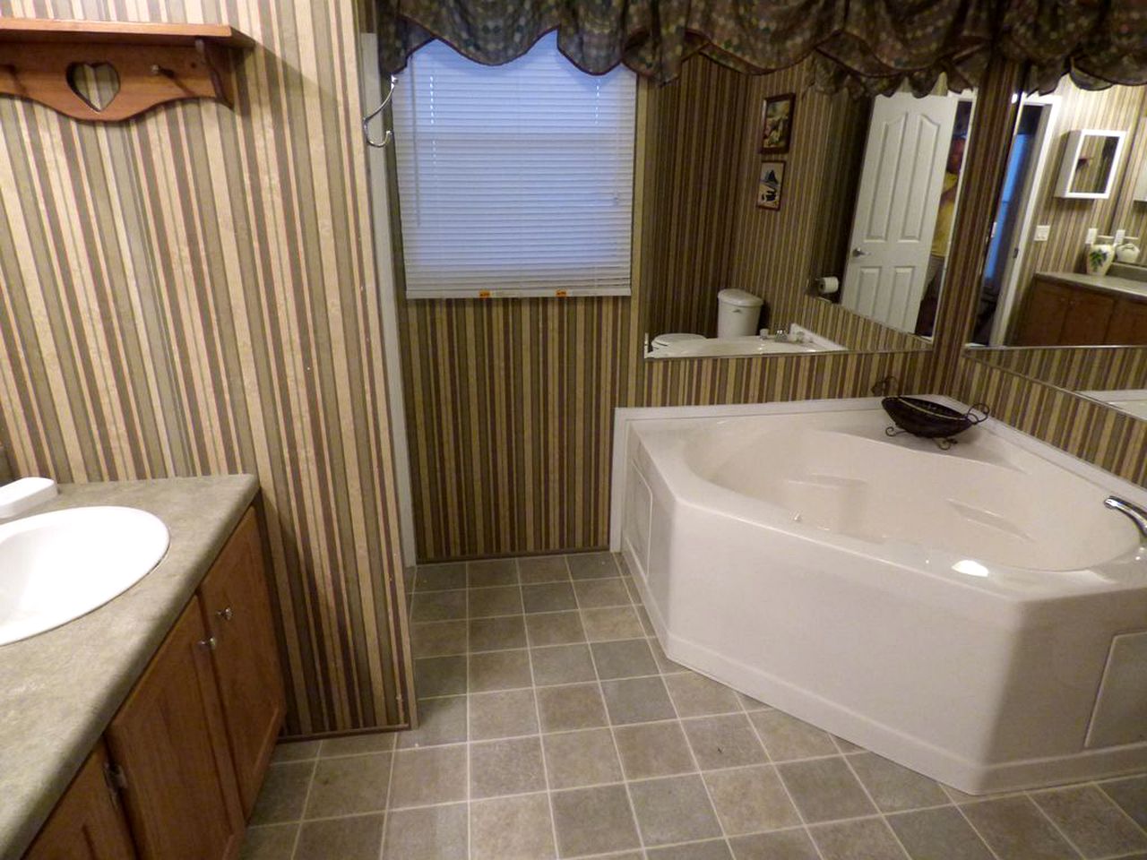 Secluded Cabin Rental on Working Farm near Columbus, Mississippi