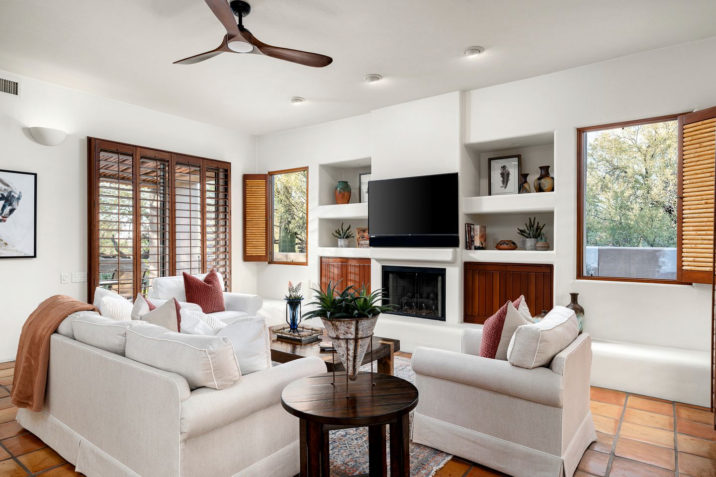 Serene Desert Villa with Private Garden and Hot Tub, Perfect for a Weekend Escape from Phoenix