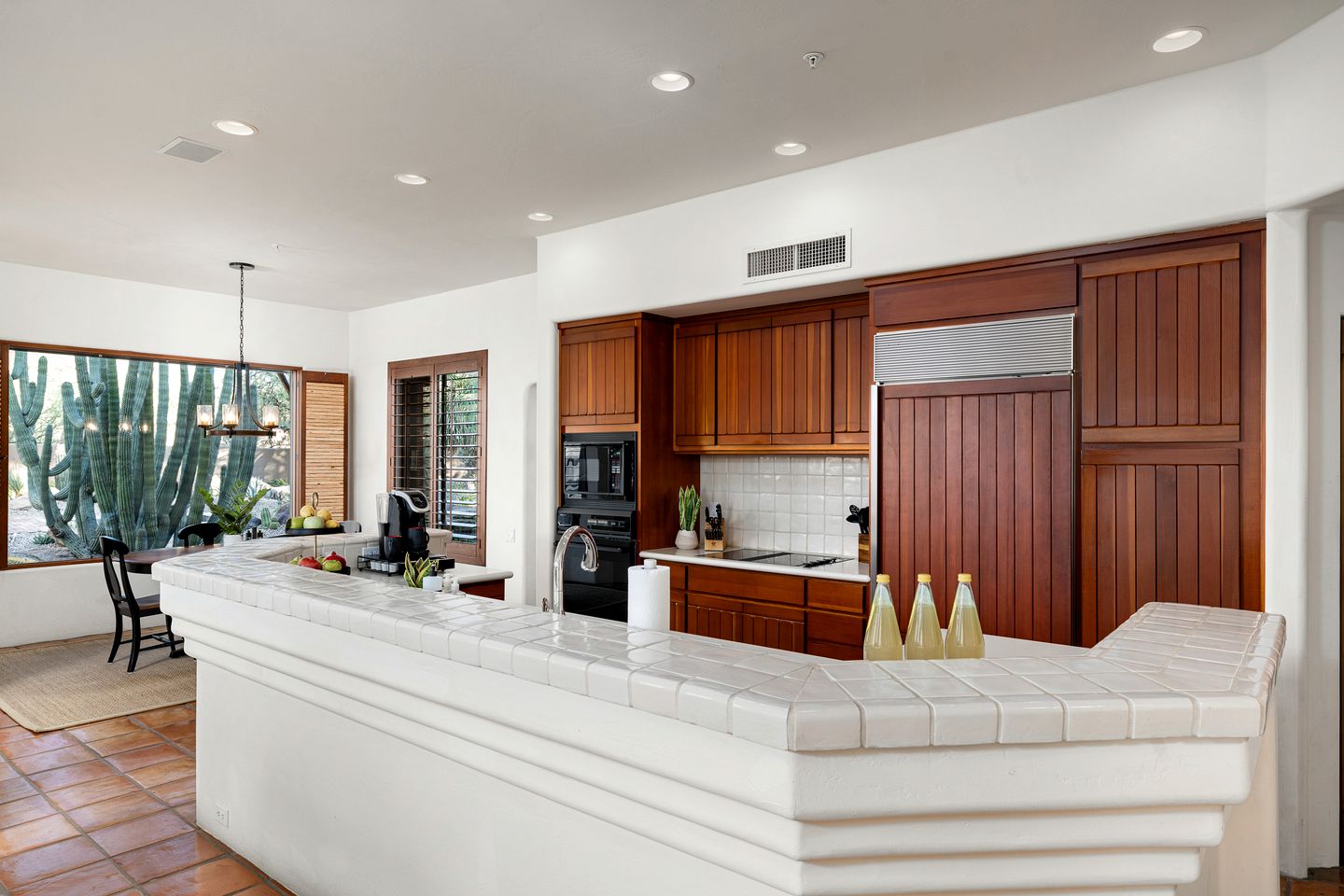 Serene Desert Villa with Private Garden and Hot Tub, Perfect for a Weekend Escape from Phoenix