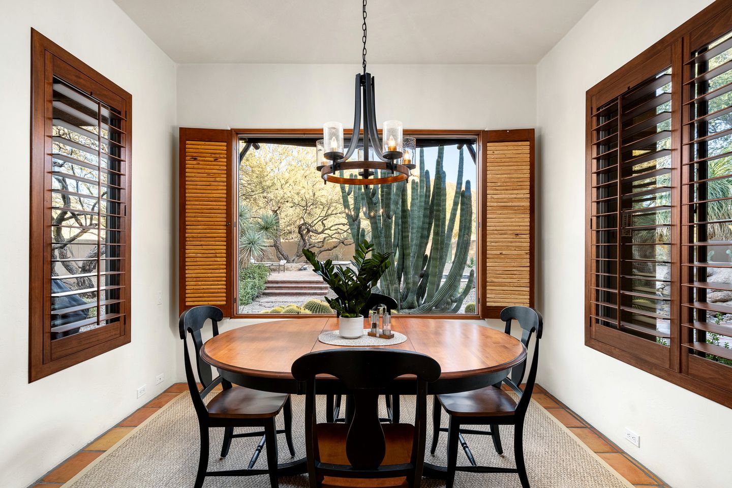 Serene Desert Villa with Private Garden and Hot Tub, Perfect for a Weekend Escape from Phoenix