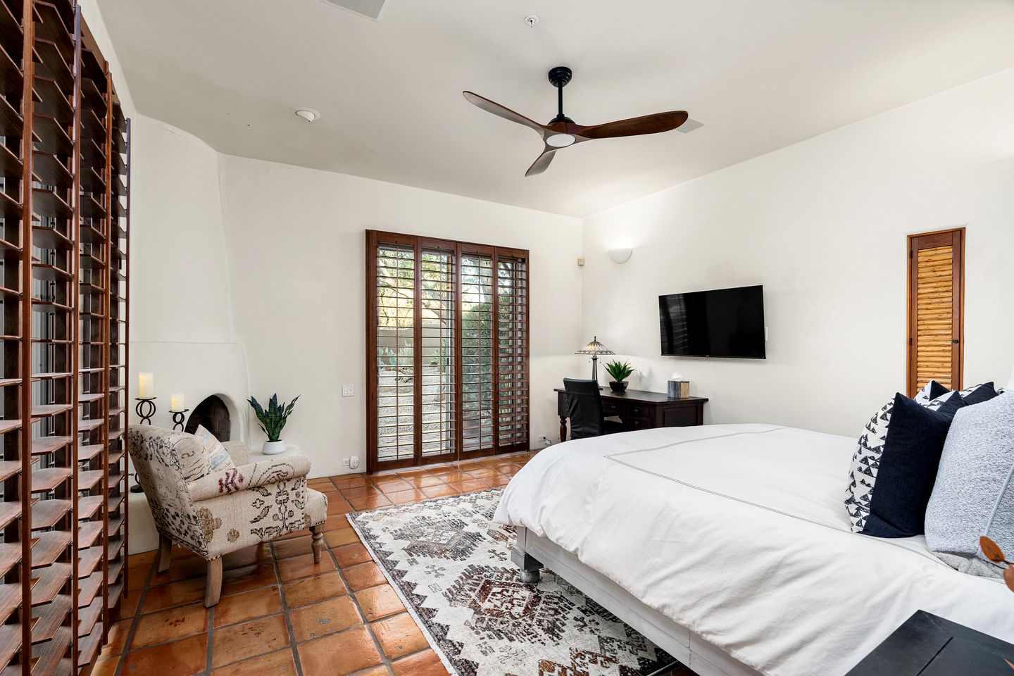 Serene Desert Villa with Private Garden and Hot Tub, Perfect for a Weekend Escape from Phoenix