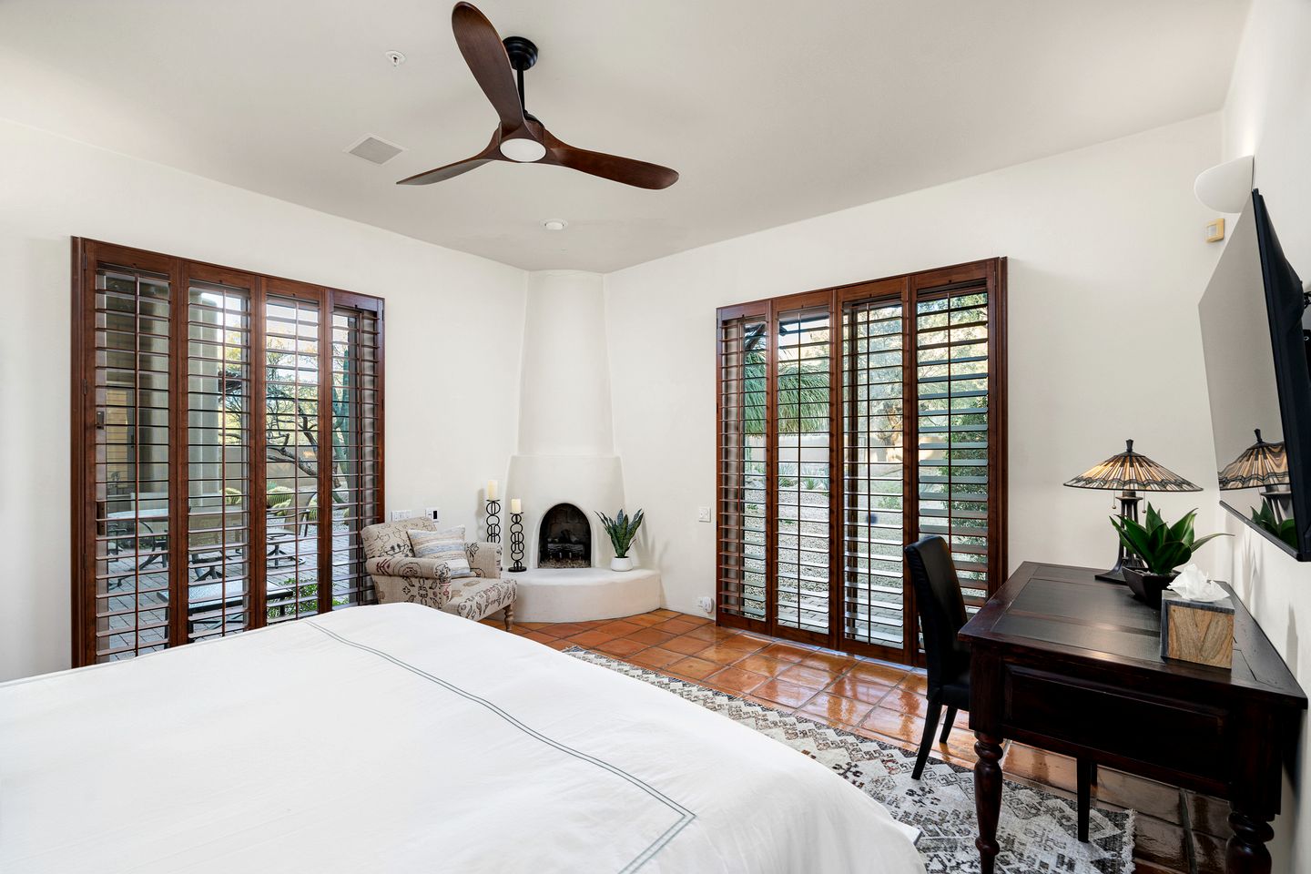 Serene Desert Villa with Private Garden and Hot Tub, Perfect for a Weekend Escape from Phoenix