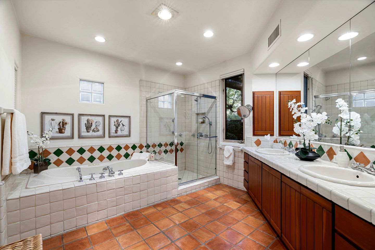 Serene Desert Villa with Private Garden and Hot Tub, Perfect for a Weekend Escape from Phoenix