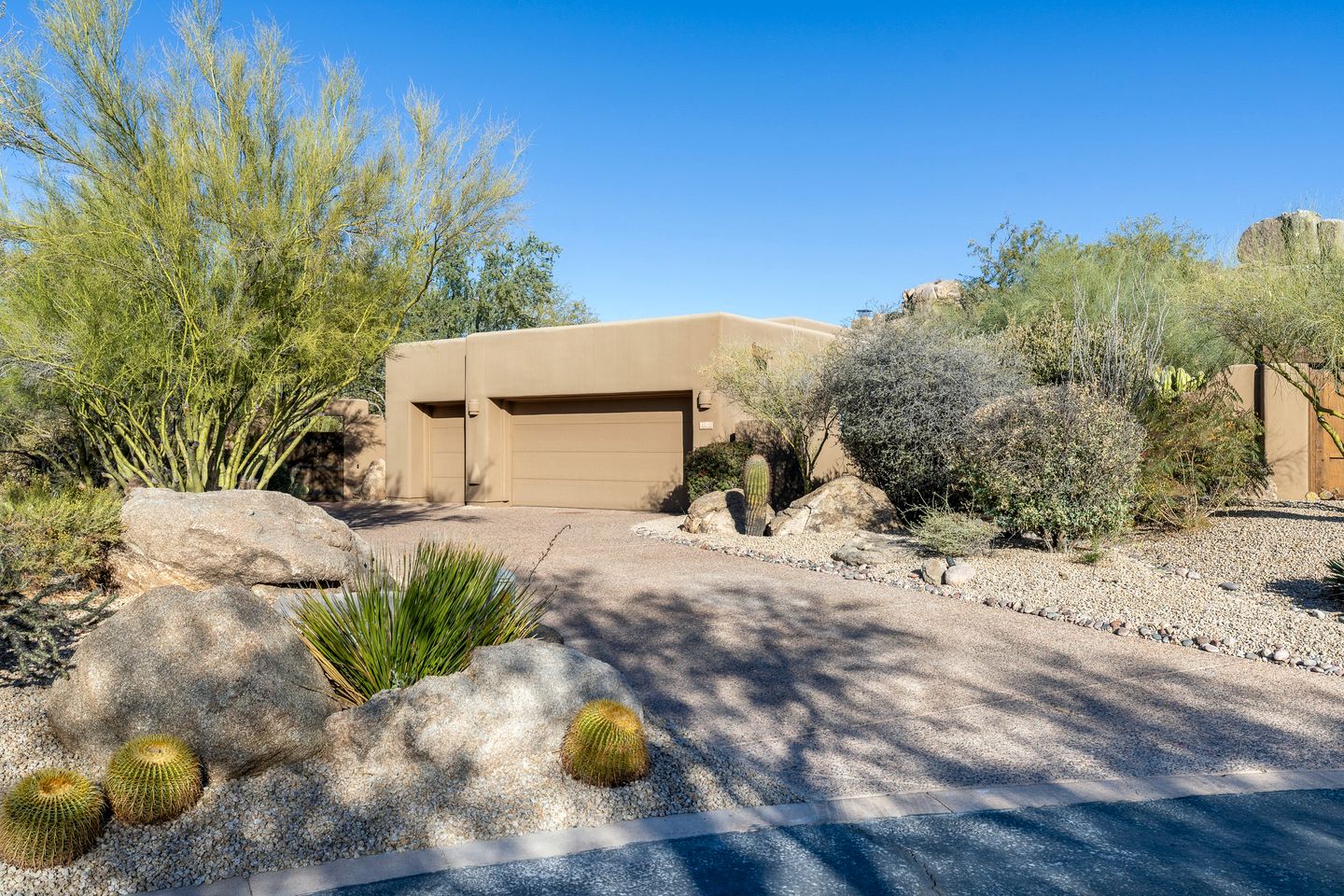 Serene Desert Villa with Private Garden and Hot Tub, Perfect for a Weekend Escape from Phoenix