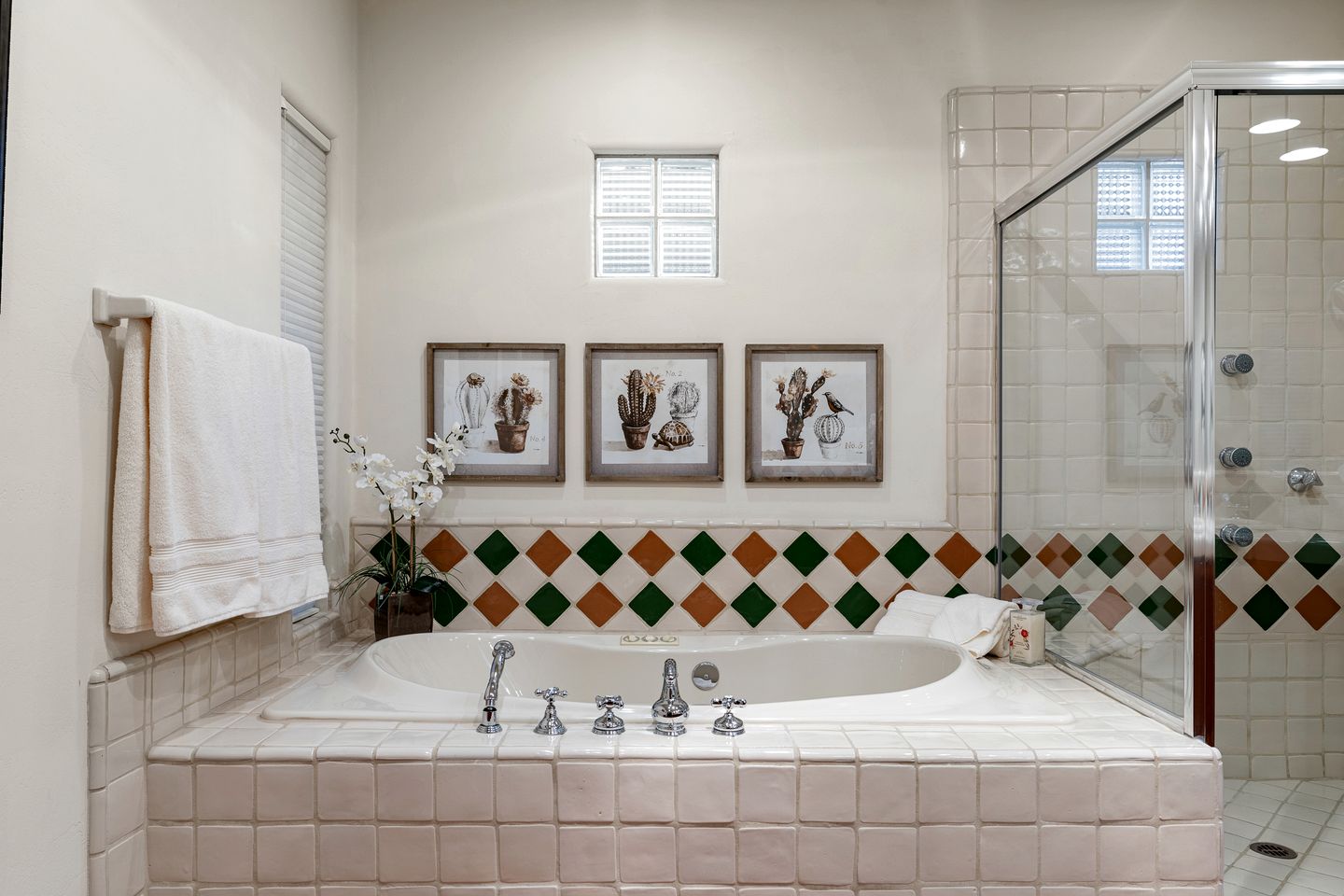 Serene Desert Villa with Private Garden and Hot Tub, Perfect for a Weekend Escape from Phoenix