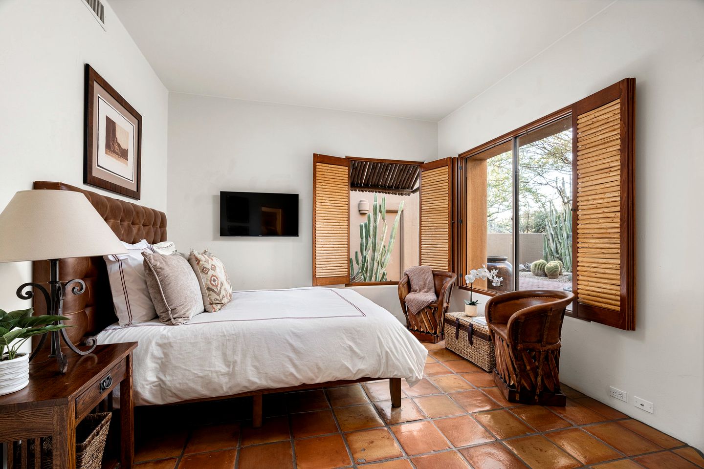 Serene Desert Villa with Private Garden and Hot Tub, Perfect for a Weekend Escape from Phoenix