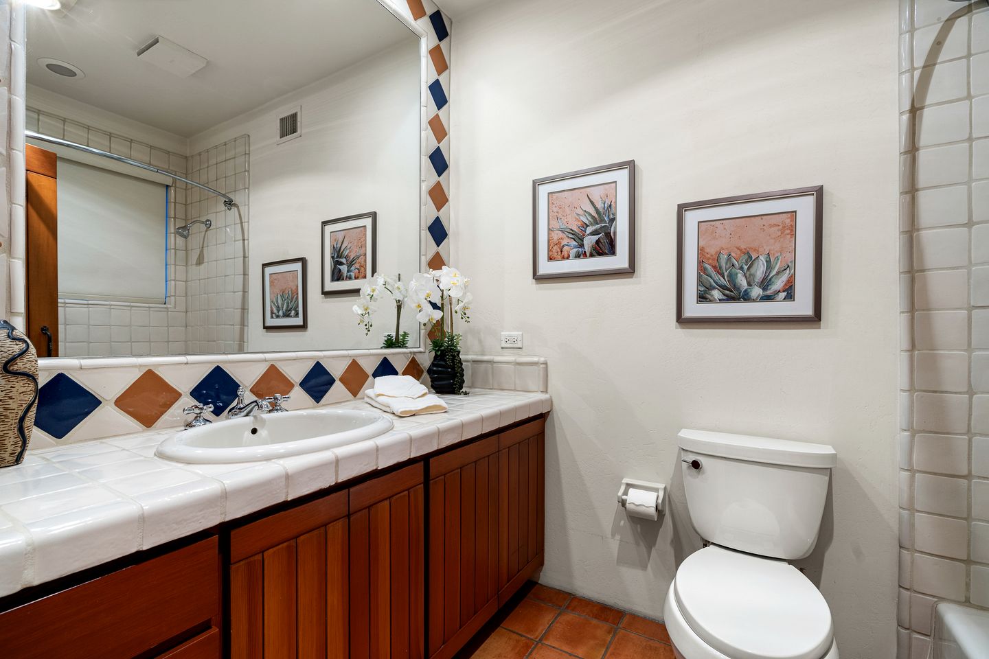 Serene Desert Villa with Private Garden and Hot Tub, Perfect for a Weekend Escape from Phoenix