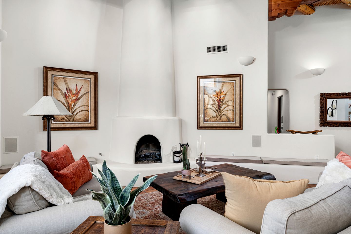 Serene Desert Villa with Private Garden and Hot Tub, Perfect for a Weekend Escape from Phoenix