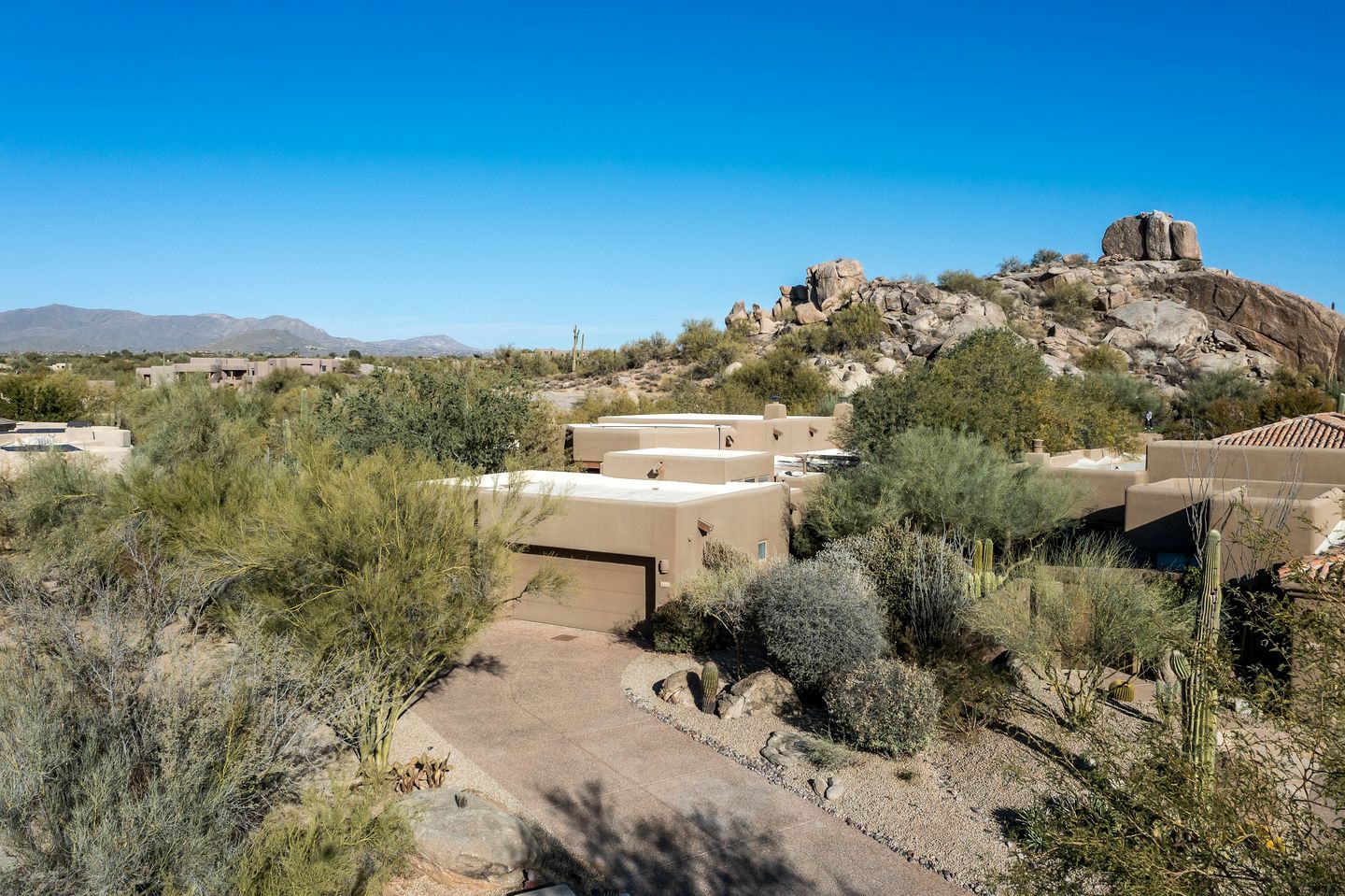 Serene Desert Villa with Private Garden and Hot Tub, Perfect for a Weekend Escape from Phoenix